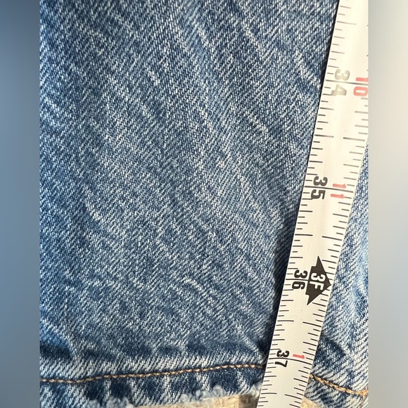 American Eagle Straight Mom High Rise Light Wash Blue Jeans Distressed Pockets 2 - Picture 10 of 16